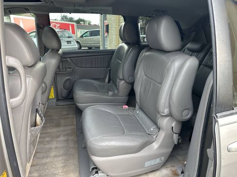 Used 2010 Toyota Sienna XLE Limited FWD image 7