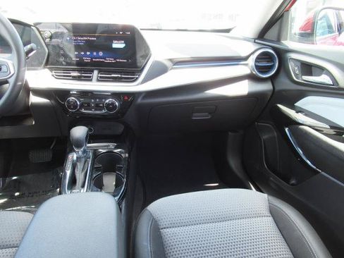 Used 2025 Chevrolet Trax LT w/ Driver Confidence Package FWD image 14