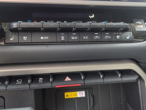 Used 2022 Toyota Tundra Limited image 36