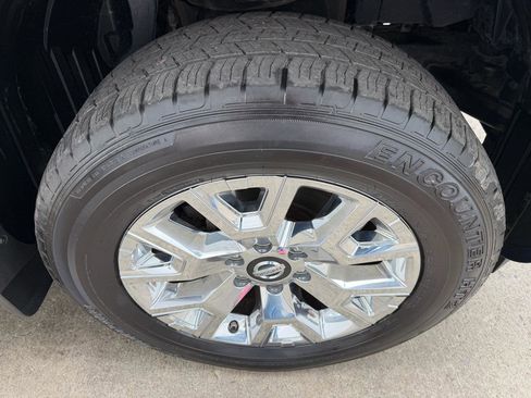 Used 2021 Nissan Titan SL w/ Moonroof Package AWD/4WD image 21
