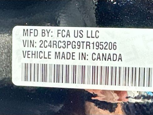 New 2026 Chrysler Pacifica Pinnacle w/ Trailer Tow Group AWD/4WD image 36