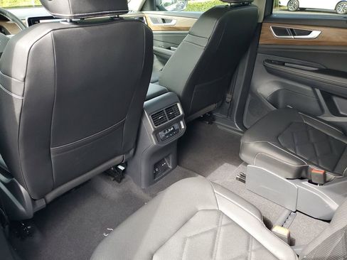 New 2026 Volkswagen Atlas SE image 12