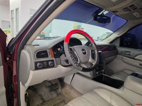 Used 2008 GMC Yukon XL SLT w/ SLT Preferred Equipment Group AWD/4WD image 8