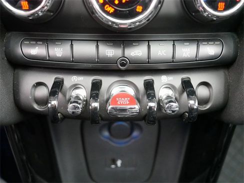 Used 2020 MINI Cooper 4-Door Hardtop w/ Premium Package image 30