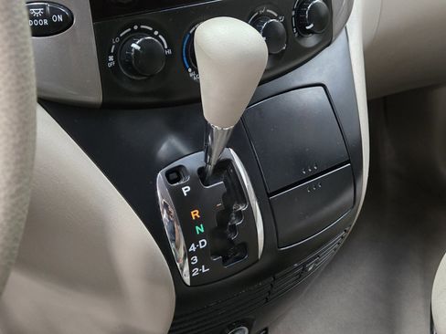 Used 2007 Toyota Sienna LE w/ LE Pkg 4 image 19