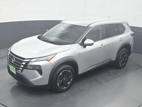 Used 2025 Nissan Rogue SV AWD/4WD image 19