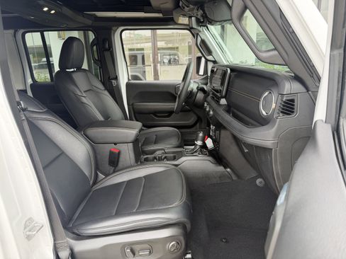 Used 2024 Jeep Wrangler Sahara w/ Technology Group image 25