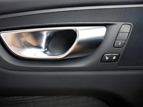 Certified 2025 Volvo XC60 B5 Core w/ Protection Package Premier image 20