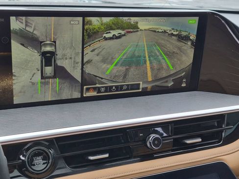 Used 2025 INFINITI QX80 Sensory AWD/4WD image 19
