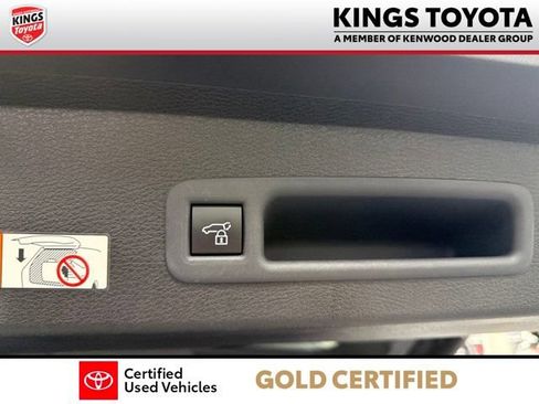 Used 2025 Toyota Sienna XLE Woodland Edition AWD/4WD image 15
