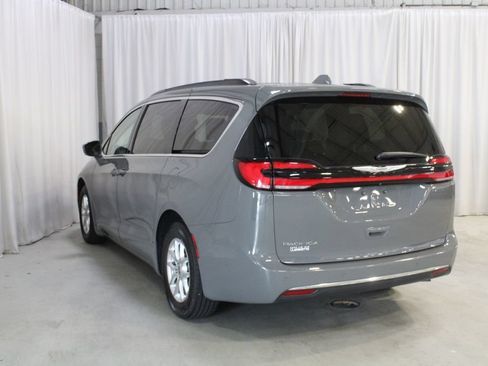 Used 2022 Chrysler Pacifica Touring-L w/ Uconnect Theater Family Group FWD image 24