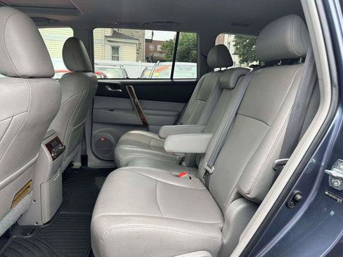 Used 2012 Toyota Highlander Limited w/ Tow Pkg AWD/4WD image 13