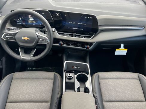 New 2026 Chevrolet Equinox LT w/ Convenience Package II AWD/4WD image 10