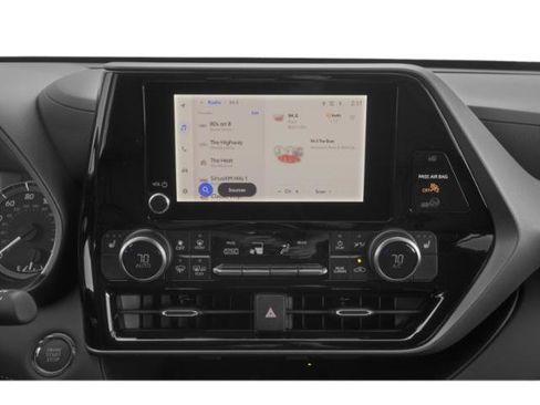 Used 2023 Toyota Highlander XLE image 10
