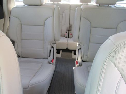Used 2021 GMC Acadia Denali w/ Denali Technology Package FWD image 40