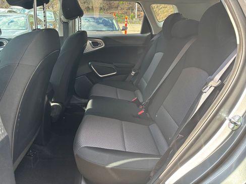 Used 2025 Kia Soul LX w/ LX Technology Package image 24