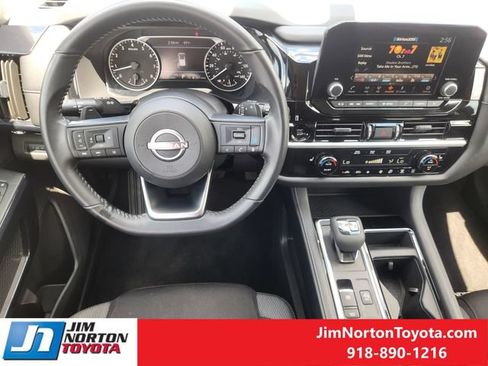 Used 2025 Nissan Pathfinder SV AWD/4WD image 27