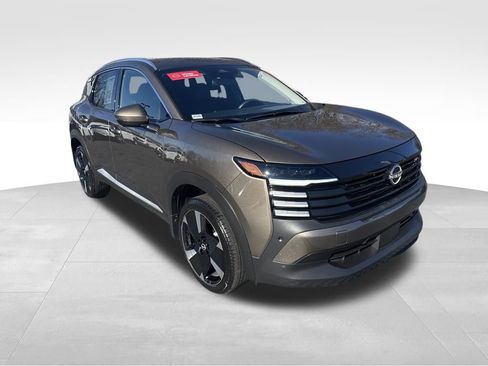 Used 2025 Nissan Kicks SR image 8