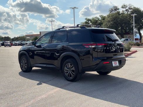 Used 2025 Nissan Pathfinder SV FWD image 6