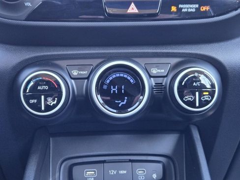 Certified 2025 Hyundai Venue Limited image 18