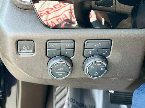 Used 2024 Chevrolet Silverado 1500 LT w/ Z71 Off-Road Package image 10