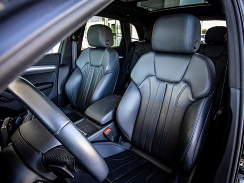 Used 2020 Audi Q5 2.0T Titanium Premium Plus w/ Premium Plus Package image 26