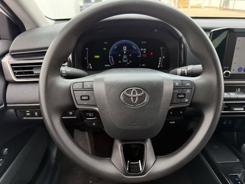 Used 2025 Toyota Camry LE image 13