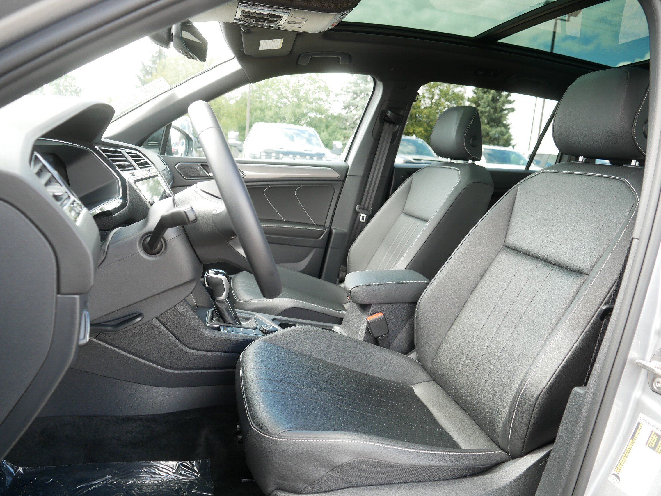 Used 2023 Volkswagen Tiguan SE R-Line AWD/4WD image 35