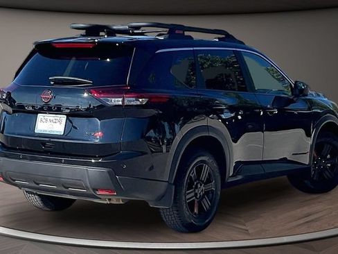 Used 2025 Nissan Rogue SV AWD/4WD image 2