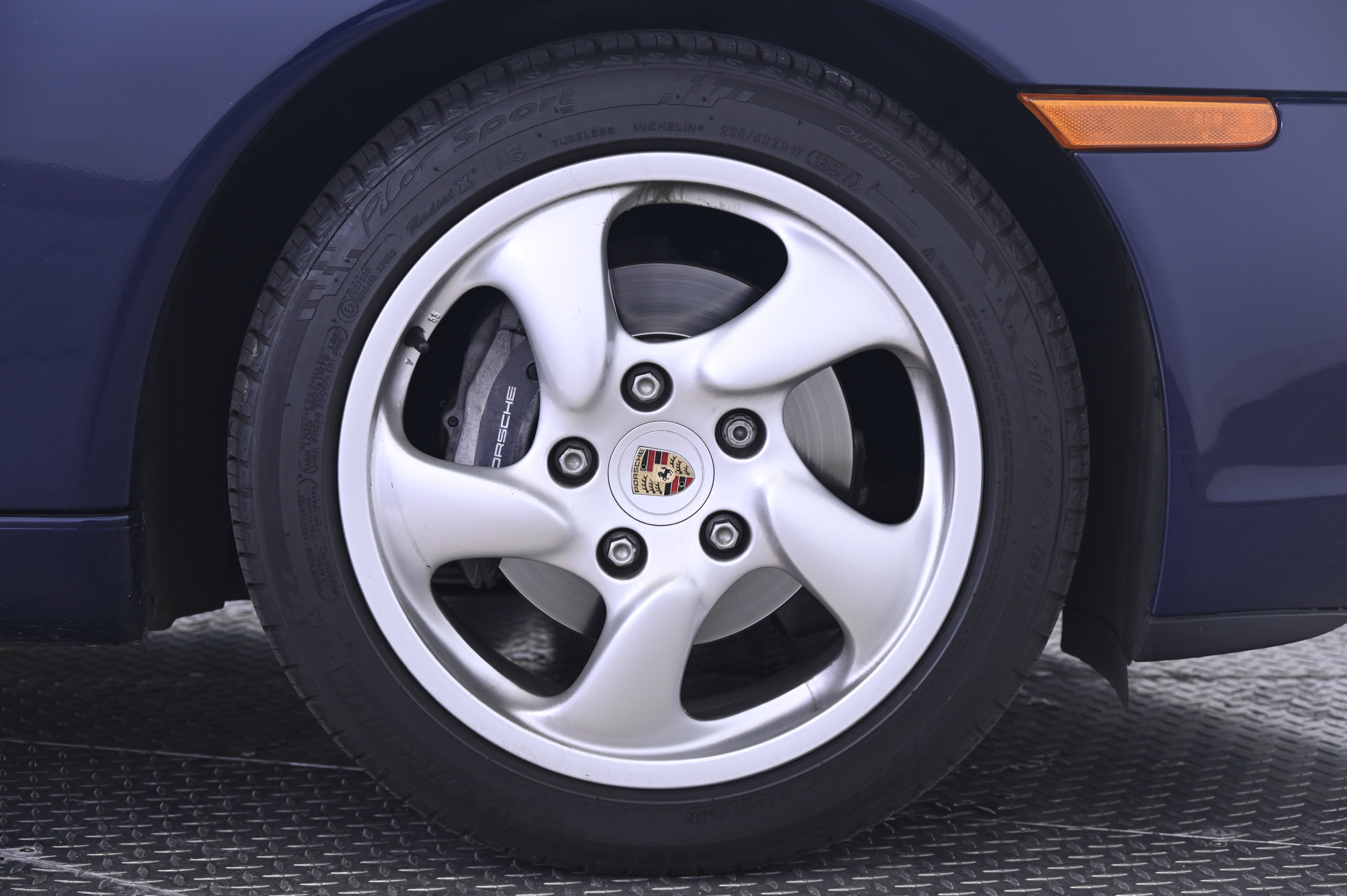 Used 2001 Porsche Boxster RWD image 17
