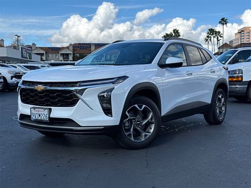 Used 2026 Chevrolet Trax LT w/ Driver Confidence Package image 2