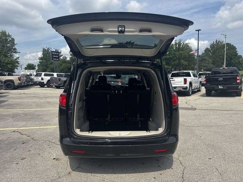 Used 2023 Chrysler Voyager LX FWD image 23