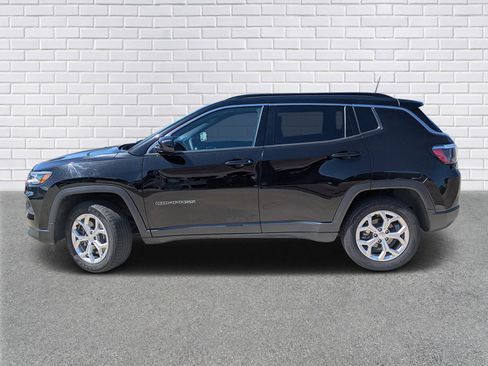 Used 2024 Jeep Compass Latitude image 2