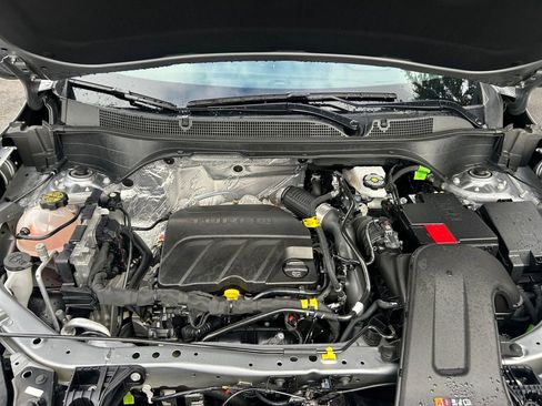 Used 2025 Chevrolet Trax LT w/ LT Convenience Package image 29