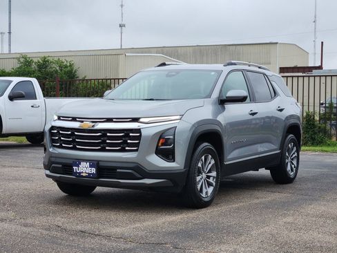 Used 2025 Chevrolet Equinox LT w/ Convenience Package II FWD image 3