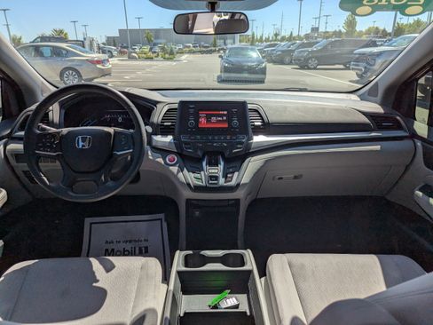 Used 2018 Honda Odyssey LX image 25