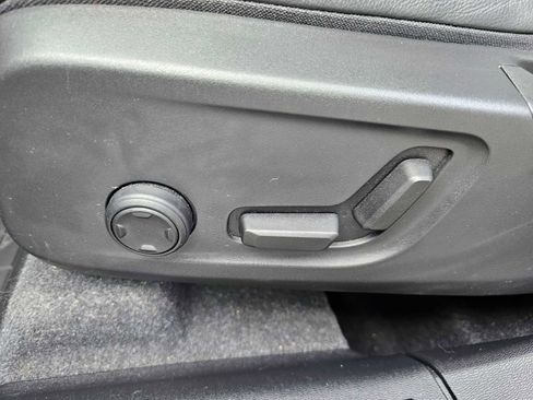 Certified 2024 Volvo XC40 B5 Plus w/ Climate Package image 25