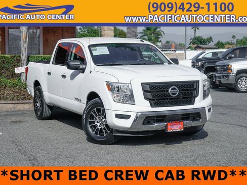 Used 2021 Nissan Titan SV image 1