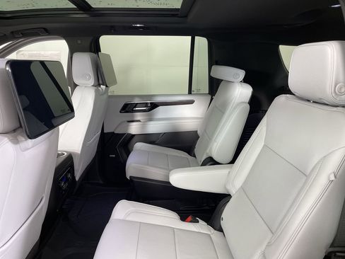 New 2025 Chevrolet Suburban Premier image 85