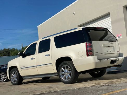 Used 2009 GMC Yukon XL Denali image 4