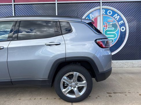 Used 2023 Jeep Compass Latitude w/ Convenience Group image 13