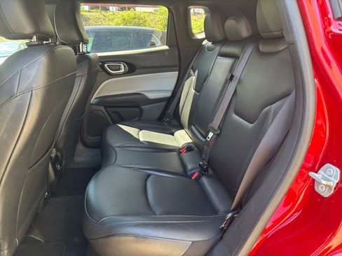 Used 2025 Jeep Compass Limited image 18