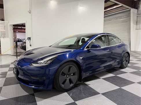 Used 2018 Tesla Model 3 Long Range image 9