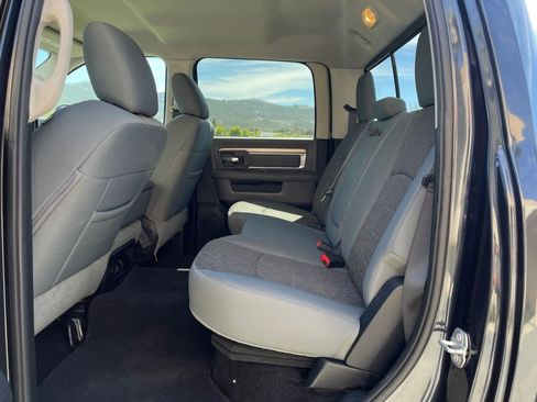 Used 2016 RAM 2500 SLT w/ Luxury Group AWD/4WD image 25