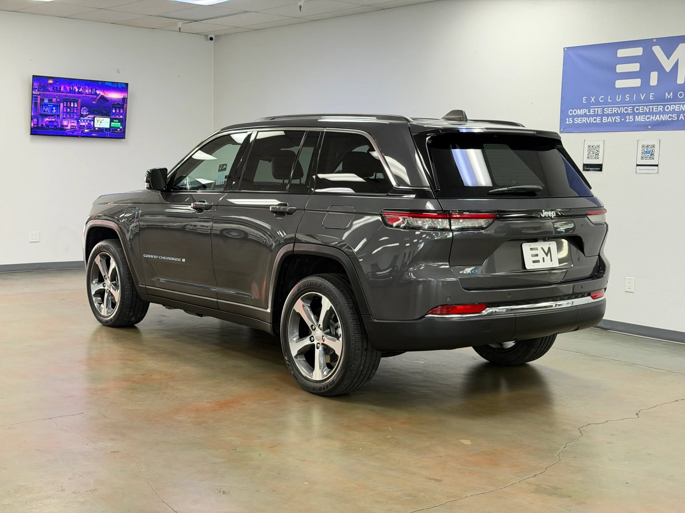 Used 2023 Jeep Grand Cherokee 4WD 4xe image 10