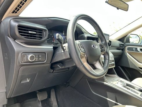 Used 2021 Ford Explorer XLT RWD image 10