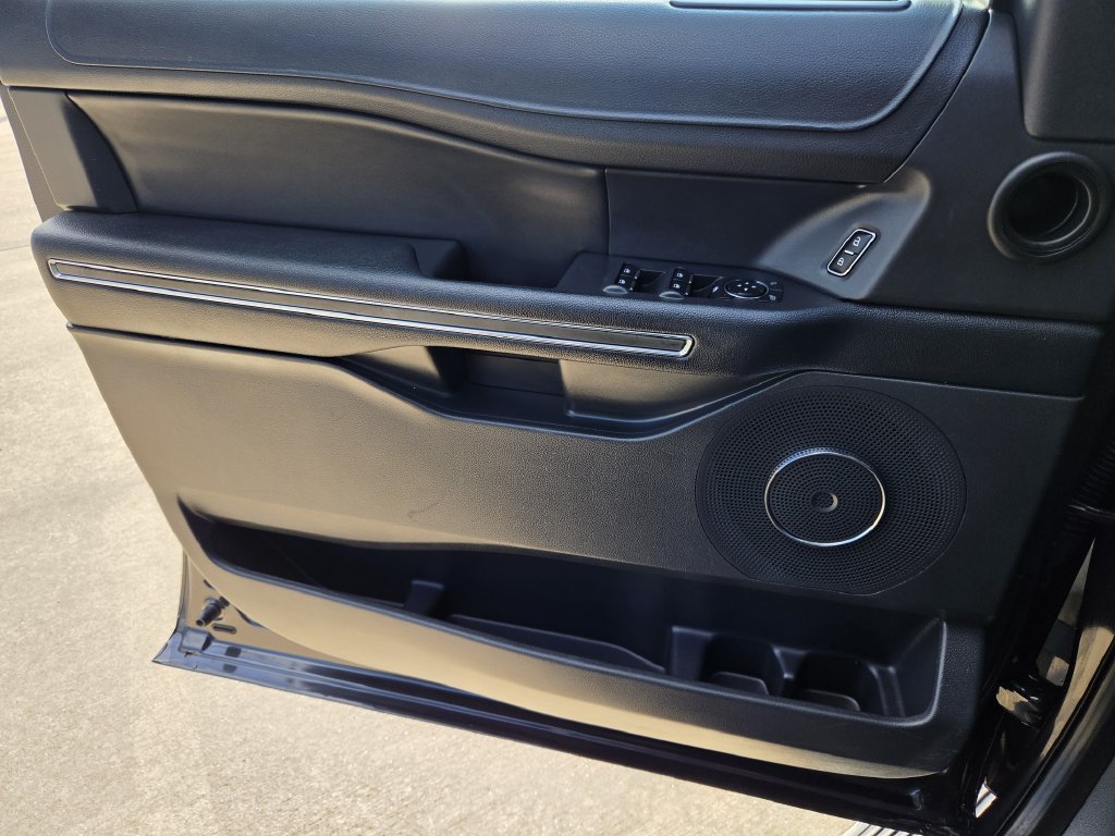 Used 2024 Ford Expedition XLT RWD image 25