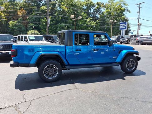 Certified 2020 Jeep Gladiator Overland AWD/4WD image 4