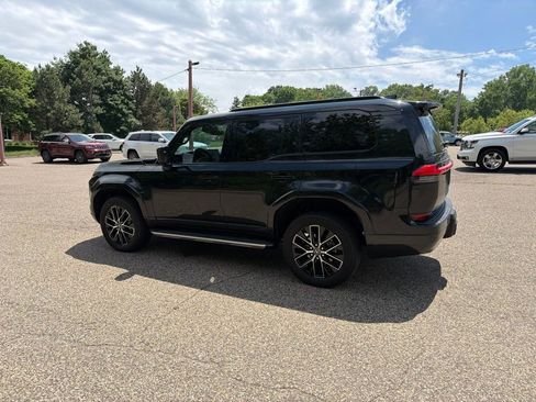 Used 2025 Lexus GX 550 w/ Accessory Package (2T) AWD/4WD image 13