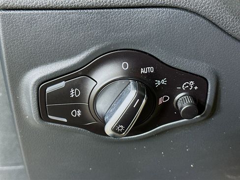 Used 2017 Audi Q5 2.0T Premium Plus w/ Technology Package image 17